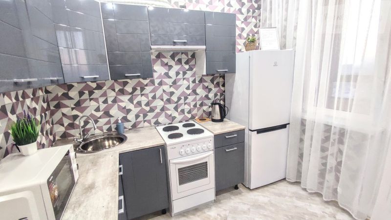 улица Июльских Дней, 1к2