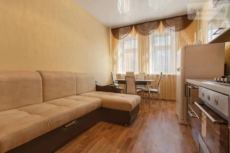 улица Парижской Коммуны, 19